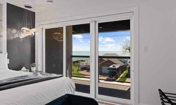 Leamington House | Magnificent Lakeviews
