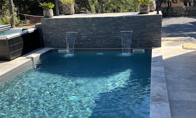 Saint-Siffret Villa | Magnificent luxury villa with swimming pool and jacuzzi