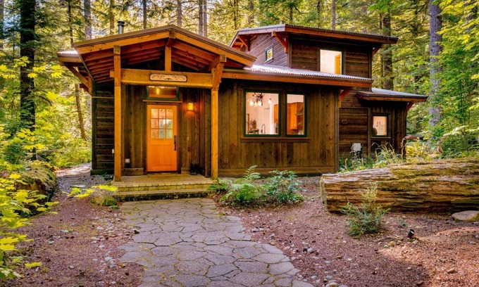 Rhododendron House | Magnificent Mountain Cabin on 5 Acres Next to Creek, Picturesque Outdoor Space, Hot Tub, Ping Pong