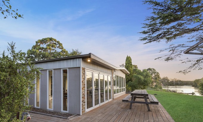 Eagle Point House | Magnificent period home on the Mitchell River with private jetty