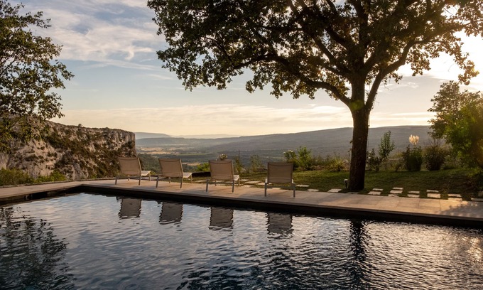 Lioux House | Magnificent renovated mas, comfort and exceptional views in the heart of the Luberon