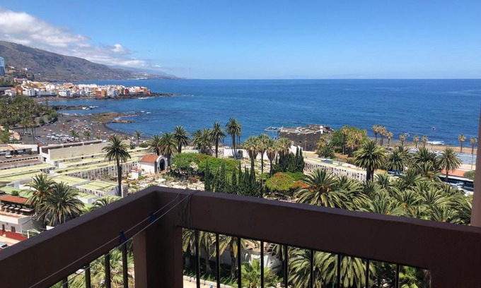 Puerto de la Cruz Apartment | Magnificent studio with a terrace overlooking the sea!