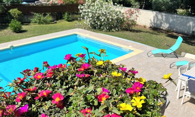 Bagnols-sur-Ceze Villa | Magnificent villa with swimming pool and enclosed garden with trees