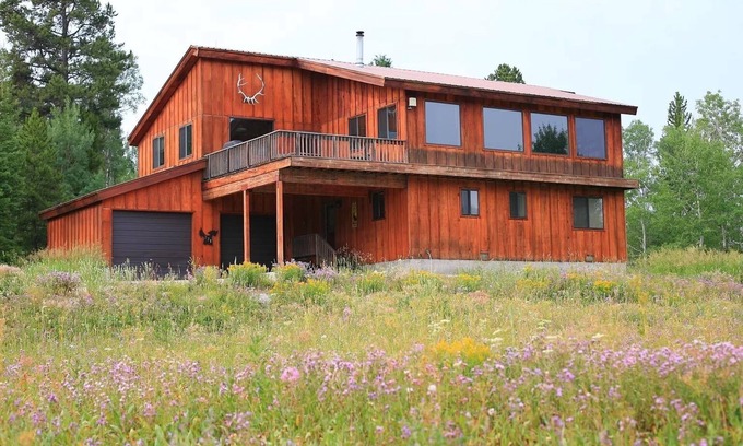 Lazy Acres House | Magnificent Views, 3,000 sqft home, 7 miles to West Yellowstone, Hot tub!