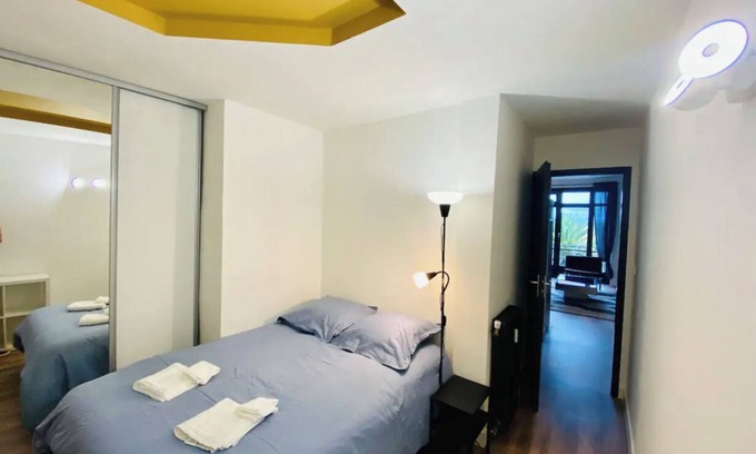 Centre Ville Apartment | Magnificent view of the Pyrenees for this 58 m2 one-bedroom apartment in the city center.