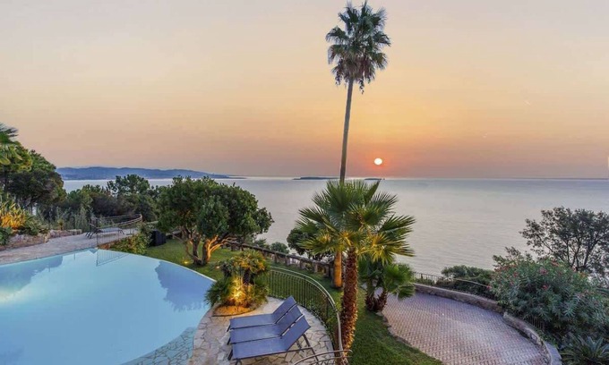 Theoule-Superieur Villa | Magnificent villa with sea view in Theoule sur Mer