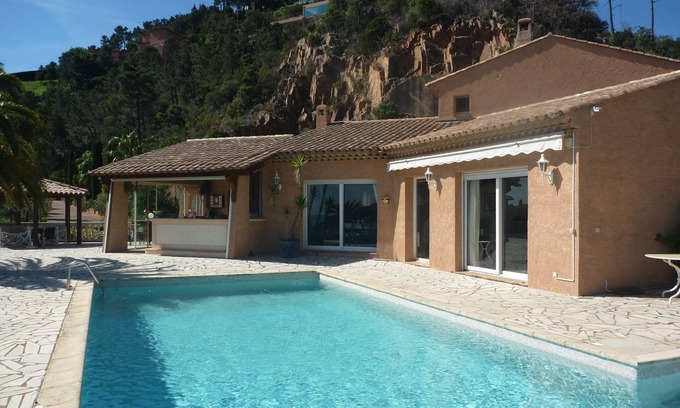 Espero-Pax Villa | Magnificent villa on flat ground enjoying a superb sea view and Esterel