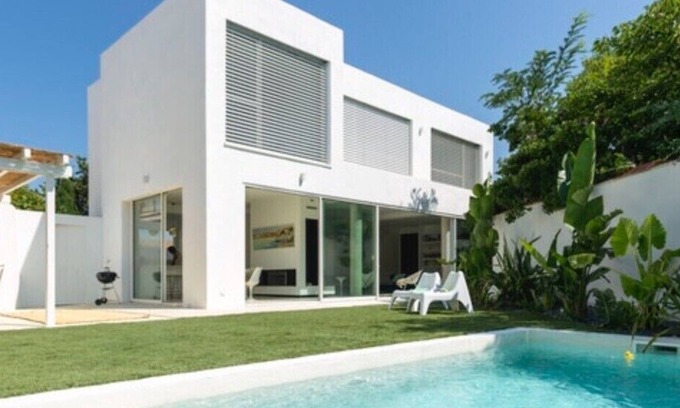 8th Arrondissement House | Magnificent villa 2 steps from the sea