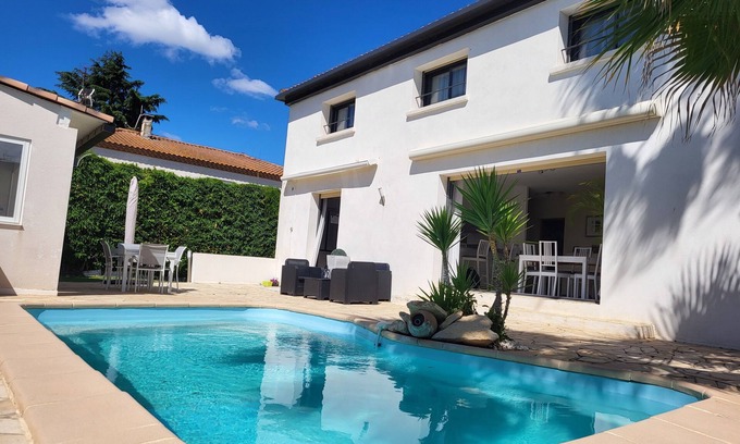 Candillargues Villa | Magnificent villa near the sea with swimming pool