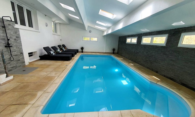 Auxerre Villa | Magnificent Villa Indoor swimming pool 1h30 Paris without Vis-à-vis Gite Auxerre