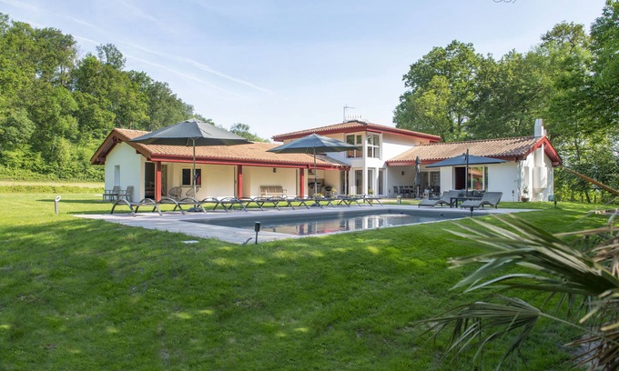 Saint-Jean-Pied-de-Port Villa | Magnificient 4* villa in the countryside.