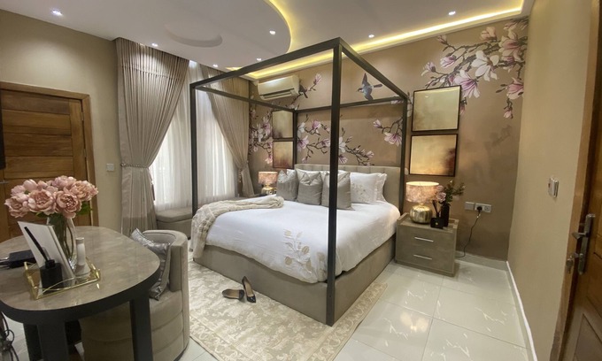 Ofin House | Magnificient & Modern duplex in the heart of Lekki with a pool & foosball table