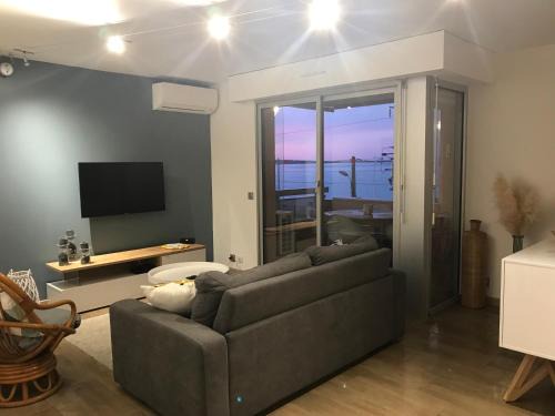 Cannes La Bocca Apartment | Magnifique appartement pied dans l'eau