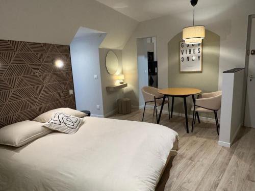 Orleans Apartment | Magnifique appartement rénové Place du Martroi