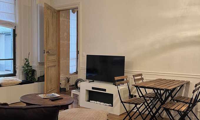 Quartier de Rochechouart Apartment | Magnifique Apt Haussmannien 1 chambre - Paris 9