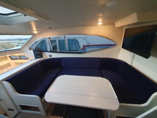 Bazolles Boat Rental | Magnifique bateau au coeur du Nivernais à l'étang de BAYE