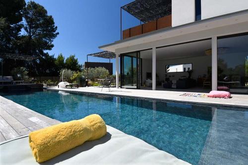 Sommieres Villa | Magnifique contemporaine avec couloir de nage 15X3,5