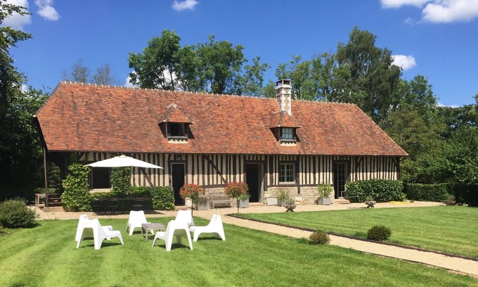 Glos House | Magnifique Longère du Xviiième, Charme et Calme Absolu, au Milieu des Champs