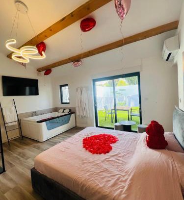 Les Camoins Bed & Breakfast | Magnifique loveroom