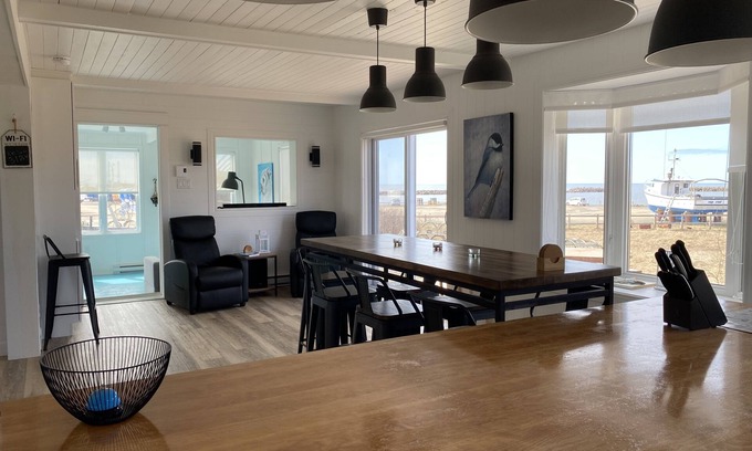 L'Etang-du-Nord House | Magnifique maison - îles de la Madeleine - Ideal location: sunsets