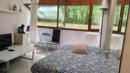 Vaux-le-Penil Apartment | Magnifique Studio du Chateau VLP