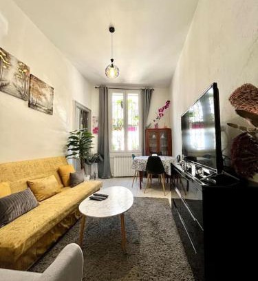 Les Arceaux Apartment | Magnifique T3 au Centre Ville - Immeuble particulier