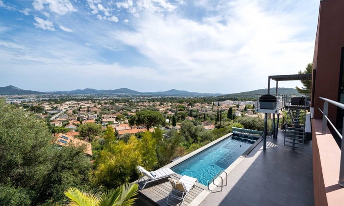 La Farlede Villa | Magnifique Villa Dans les Hauteurs Avec vue Imprenable, Piscine et Jacuzzi