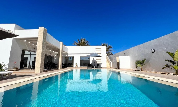 Aghir Villa | Magnifique Villa moderne piscine SANS VIS À VIS DJERBA Midoun