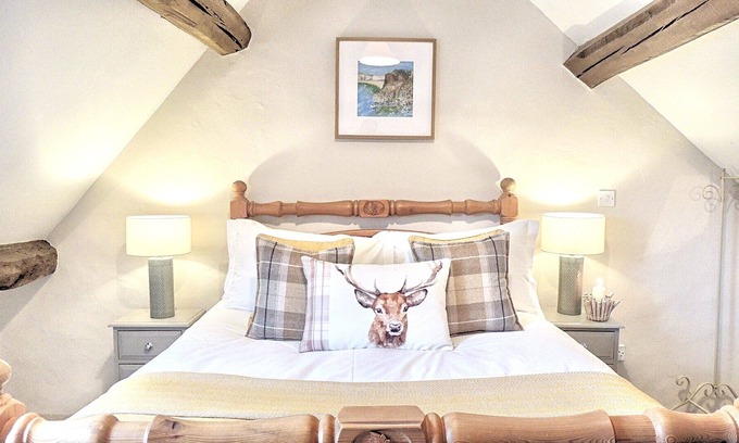 Moreton-in-Marsh Cottage | Magnolia Cottage - Chocolate Box Period Property