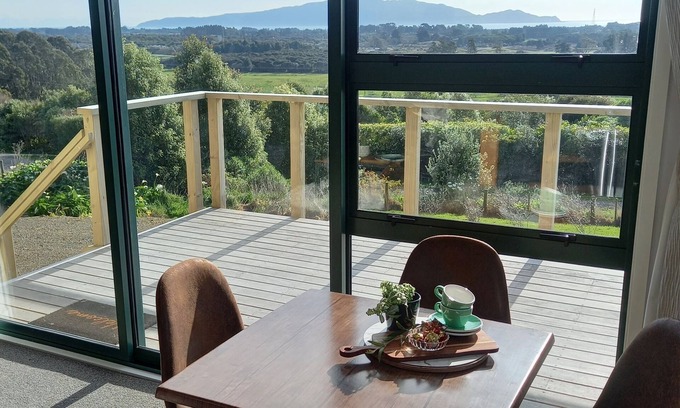 Waikanae Cottage | MAGNOLIA COTTAGE, BREAKFAST & WI-FI INCLUDED!