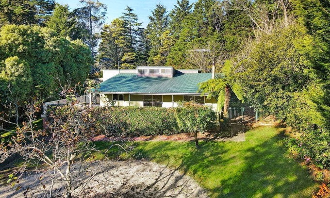Leura House | Magnolia Cottage in Leura