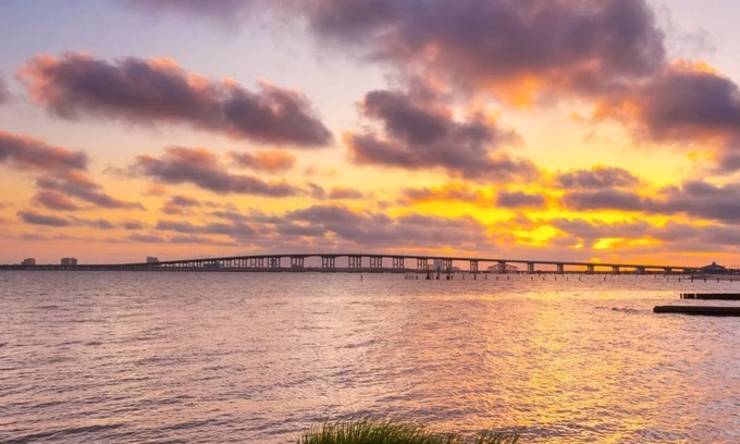 Ocean Springs Apartment | Magnolia Cottage - the perfect Ocean Springs location by restaurants & shopping!