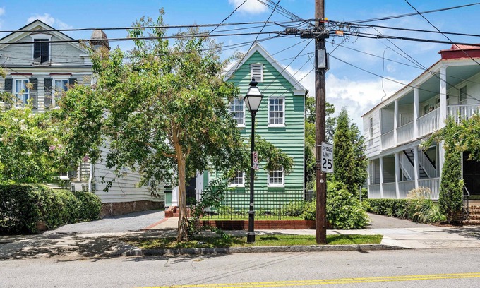 Cannonborough Elliotborough House | Magnolia House | Charleston Home, Walk to King St!