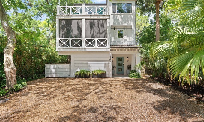 Saint Simons Island House | Magnolia Moon with a hot tub, sleeps 12