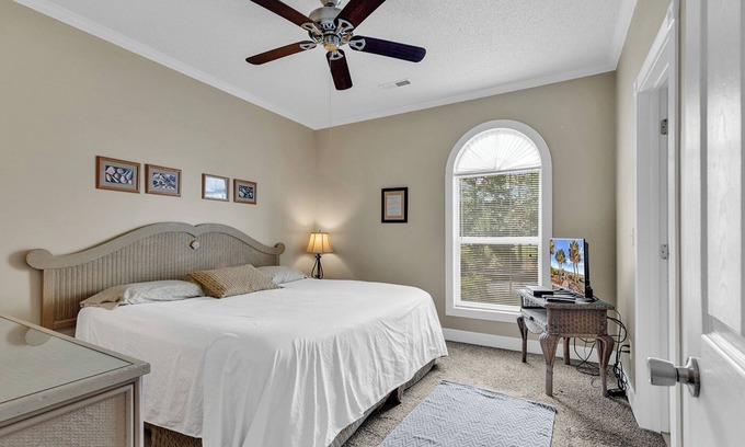 Central Myrtle Beach Condo | Magnolia Place - Myrtle Beach 5 Blocks from the Ocean