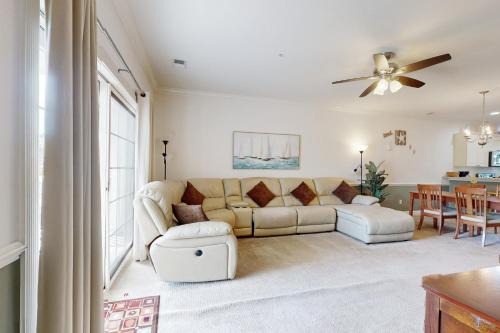 Central Myrtle Beach Apartment | Magnolia Point Apt 204
