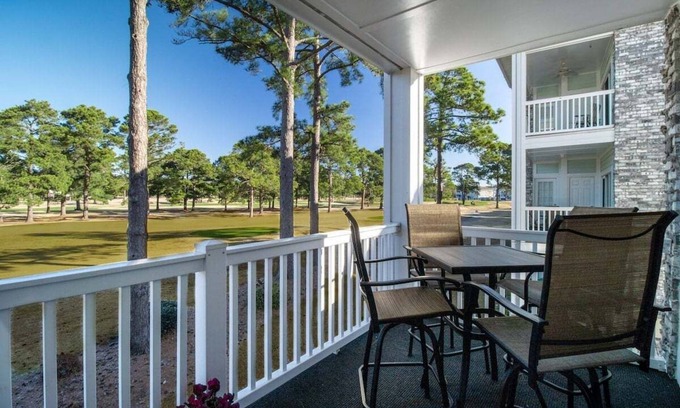 Central Myrtle Beach Condo | Magnolia Pointe Luster Leaf 4886-203
