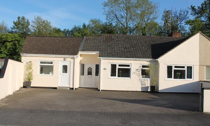 Coalpit Heath House | Magnolia Self Contained Suites