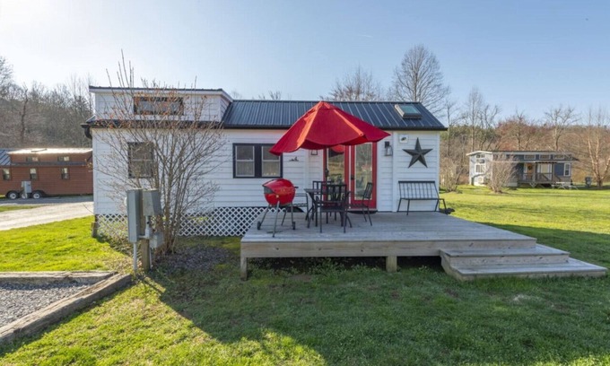 Mills River House | Magnolia | Tiny Modern Farmhouse Escape