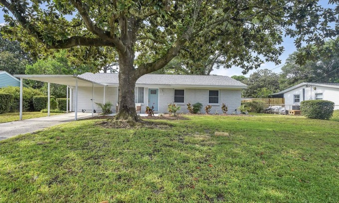 Fort Walton Beach House | Magnolia | TVs, Kid Friendly, Grill, & Beach!