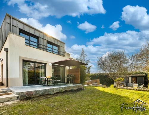 Magny-le-Hongre House | Magny's Oasis - DisneyLand 5min - Private Parking - Terrace & Garden