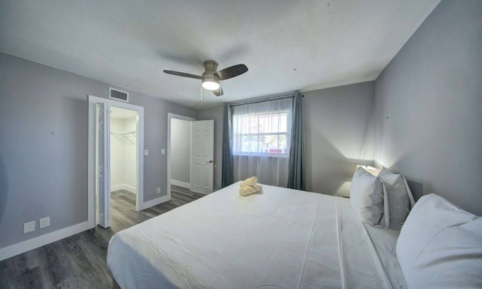 Harbordale Condo | Mahalo Waterfront 2 BR Apartment