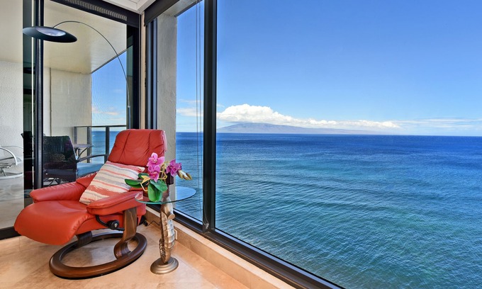 Honokowai Condo | Mahana 1205 OCEANFRONT PENTHOUSE 1 BDRM/2 BATH Condo/12th floor/Legal Rental