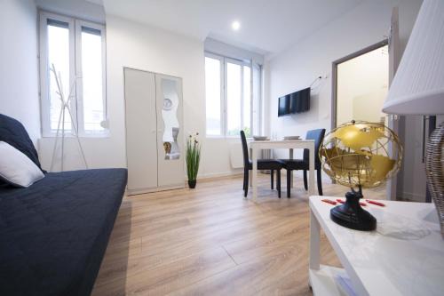 Saint-Quentin Apartment | MAHORA - CHARMANT Studio HOME STAGING AU CENTRE-VILLE