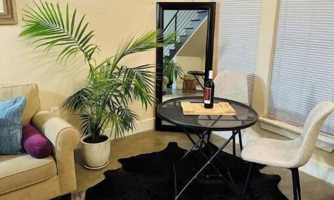 Knight Park Apartment | Maid for Midtown is Sleek, Clean & Stylish!
