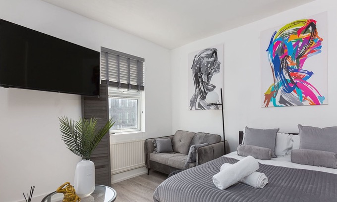 Golborne Apartment | Maida Vale, Notting Hill. Large studio