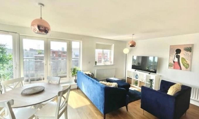 Bray on Thames Apartment | Maidenhead - Stunning, Spacious - Three Bedrooms (Two Bath) Apartment