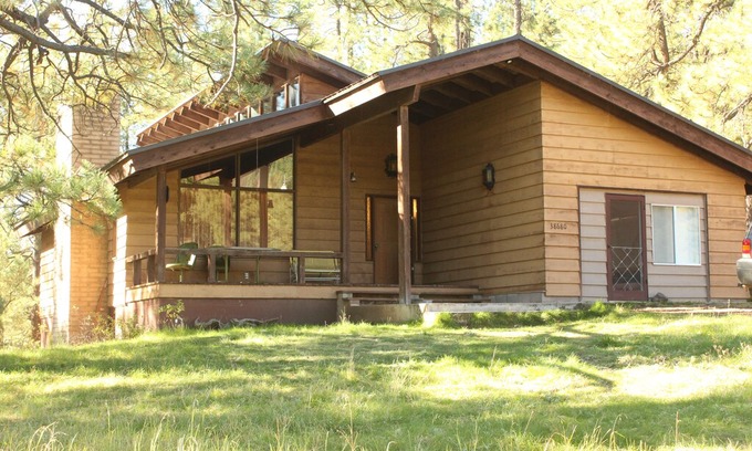 Greer Cabin | Main & Guest Cabins at Hall Creek