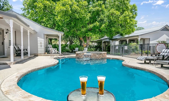 Fredericksburg Apartment | Main Street Retreat Journeys End | King Bed | In Town | Shared Hot Tub/Pool Access