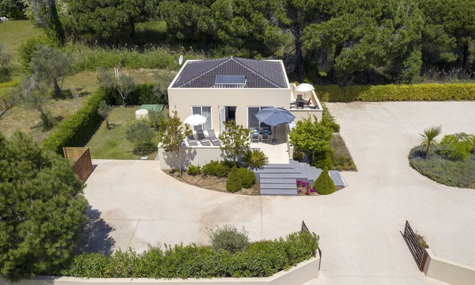 Vourvourou Villa | Mainland retreat few meters from the beach